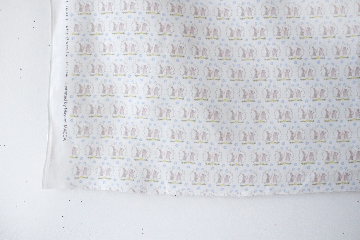 LINNET リネンプリント　うさぎ猫エンブレム<br />白